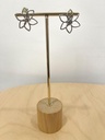 Pendiente flor con brillante