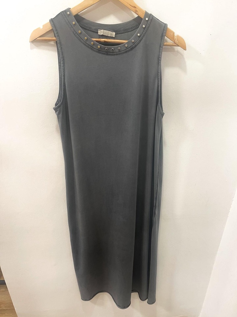 Vestido tachuelas