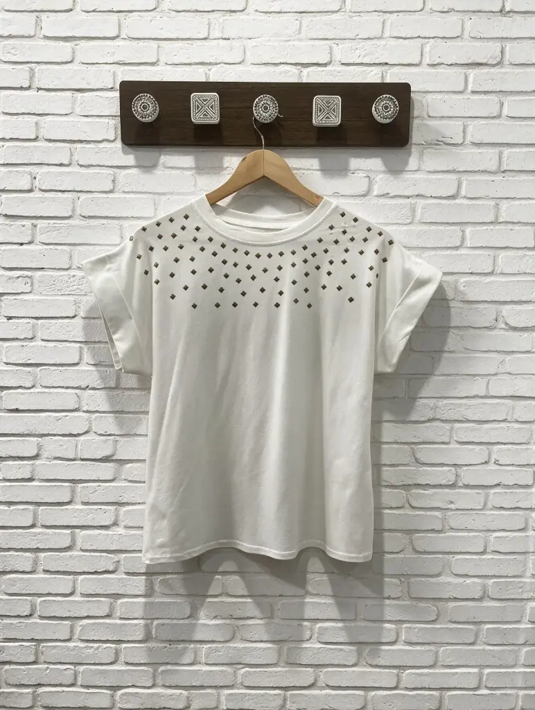 Camiseta Con Tachuelas