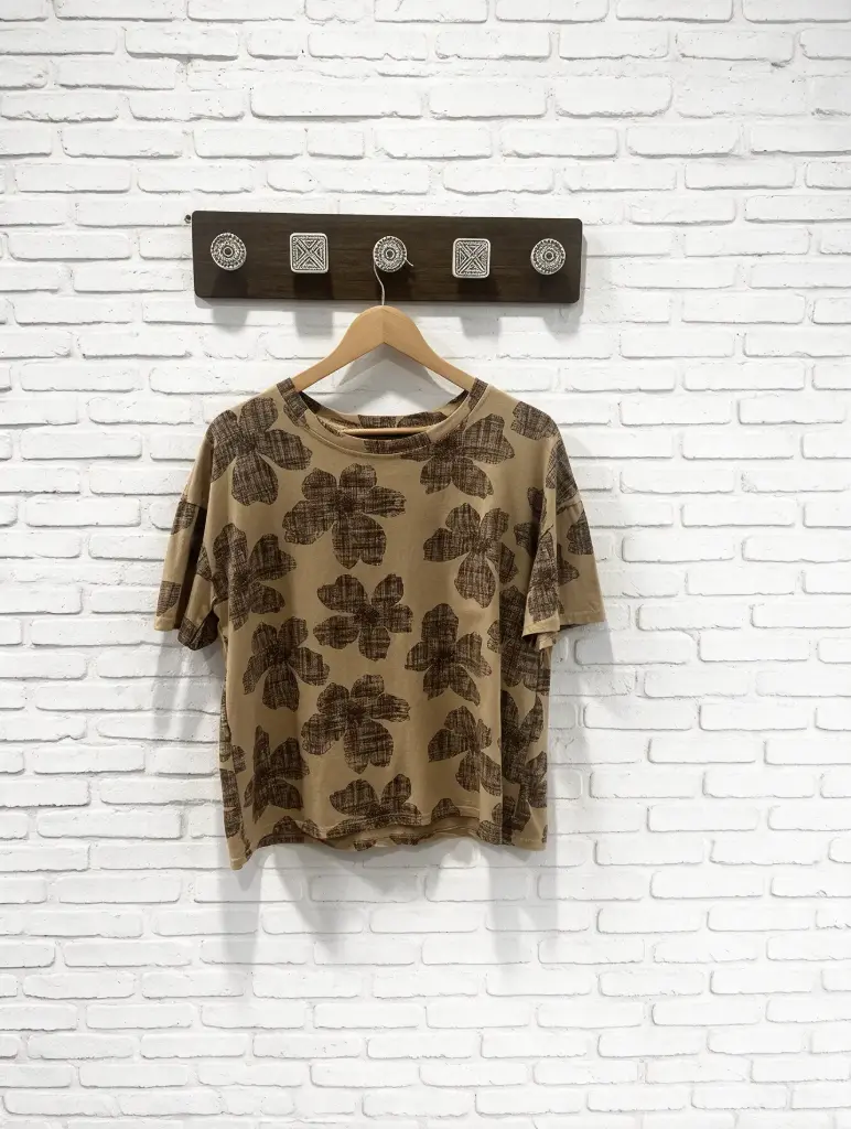 Camiseta flores